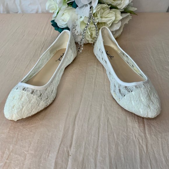 NWT CUTE Qupid "Swift-63" in White Lace Flats (6) - Picture 3 of 8